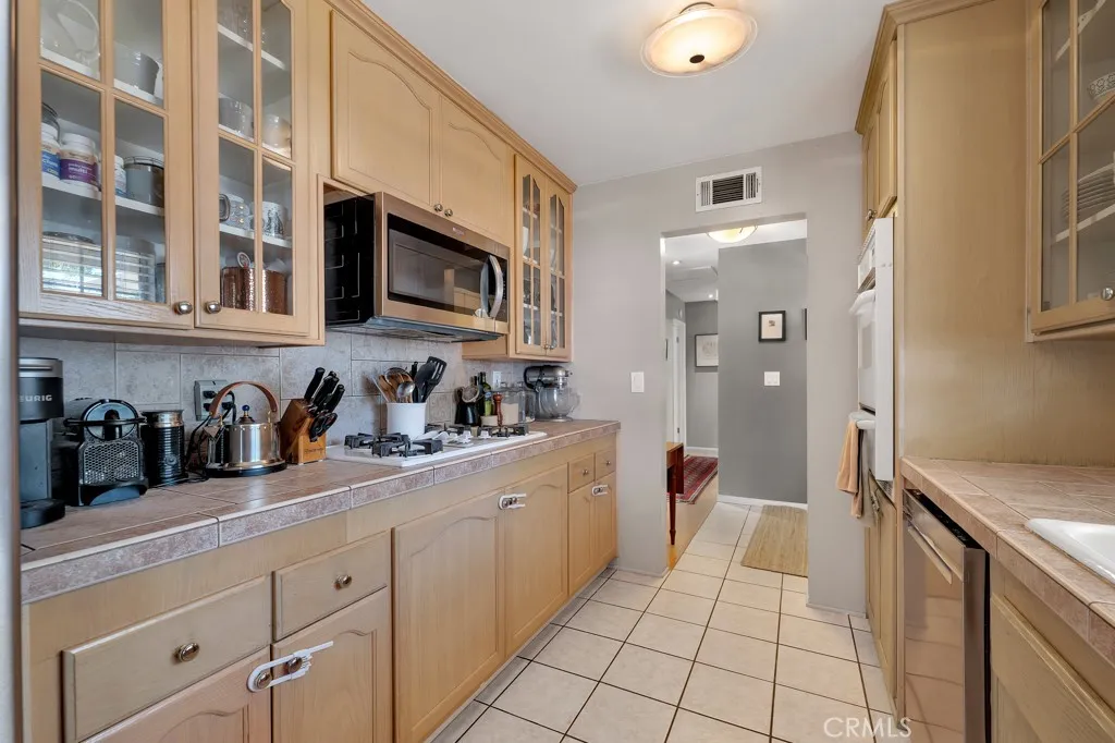 1322 E Avenida De Los Arboles, Thousand Oaks, California 91360 home-pic-5