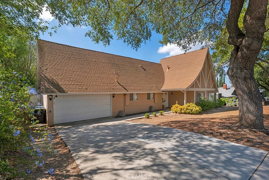 1322 E Avenida De Los Arboles, Thousand Oaks, California 91360 home-pic-1
