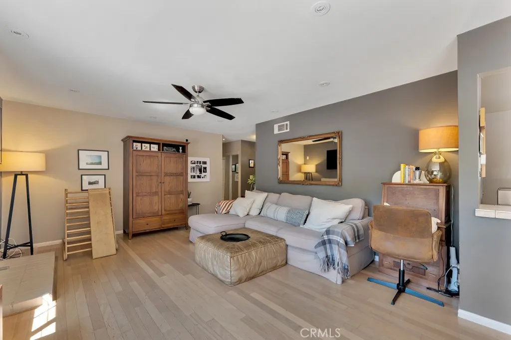 1322 E Avenida De Los Arboles, Thousand Oaks, California 91360 home-pic-12