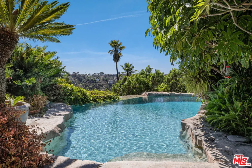 1005 Bel Air Court, Los Angeles, California 90077 home-pic-13