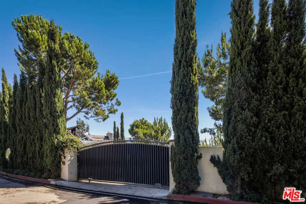 991 Bel Air Road, Los Angeles, California 90077 home-pic-3