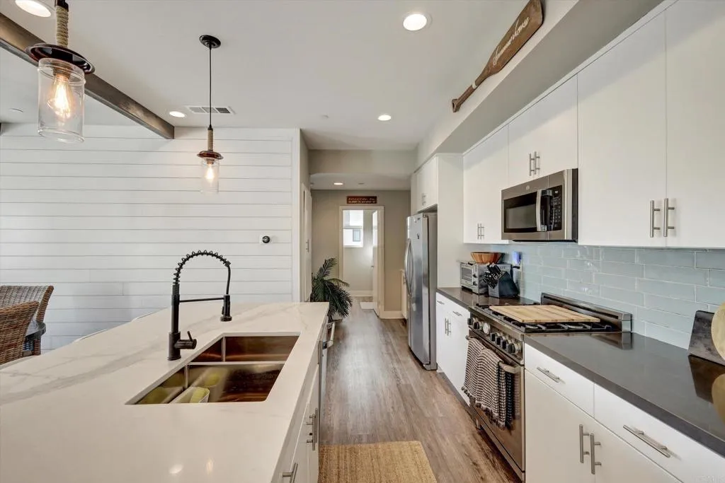 1570 Vista Del Mar Way 4, Oceanside, California 92054 home-pic-14