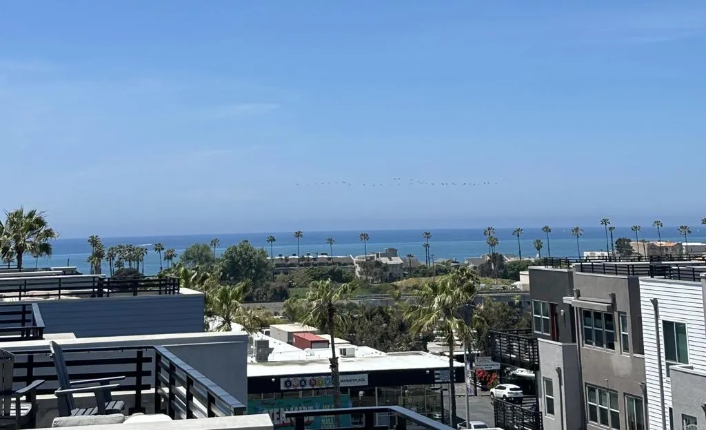 1570 Vista Del Mar Way 4, Oceanside, California 92054 home-pic-1