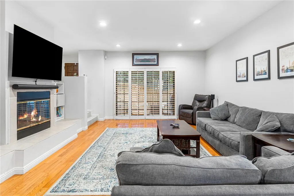 515 S Madison Avenue 2, Pasadena, California 91101 home-pic-8