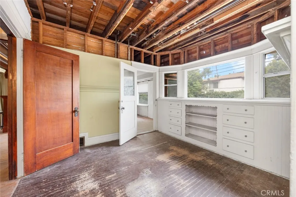 1931 1931 Buckingham, Los Angeles, California 90016 home-pic-17