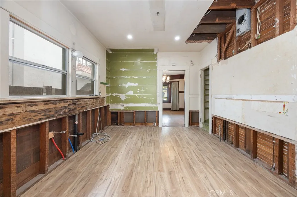 1931 1931 Buckingham, Los Angeles, California 90016 home-pic-36