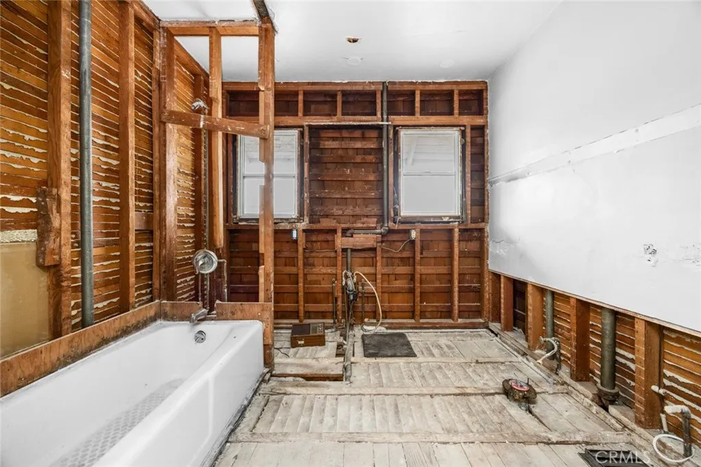 1931 1931 Buckingham, Los Angeles, California 90016 home-pic-31