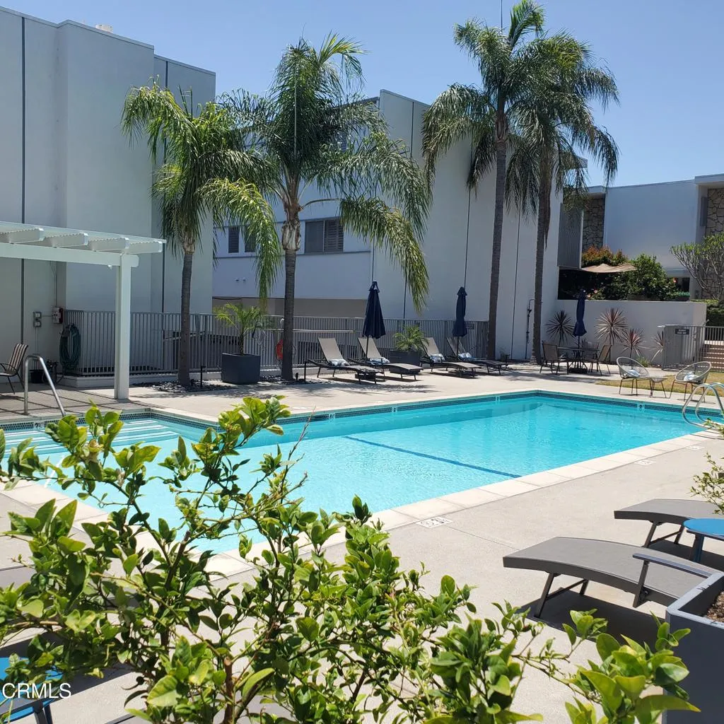 4231 Sarah Street 15, Burbank, California 91505 home-pic-3