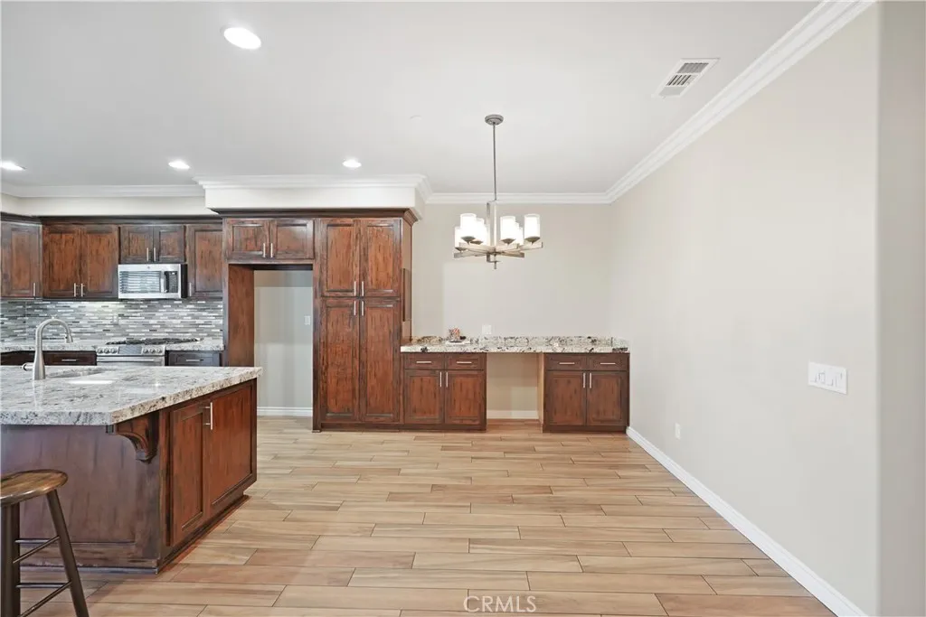 1018 W 15th Street, Upland, California 91786 home-pic-9