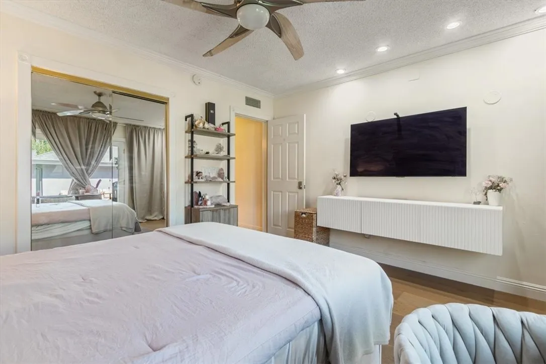 15657 15657 Devonshire, Granada Hills, California 91344 home-pic-12