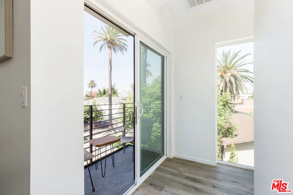 2652 S Mansfield Avenue, Los Angeles, California 90016 home-pic-17