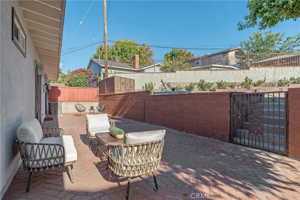 2747 El Caminito, La Crescenta, California 91214 home-pic-25