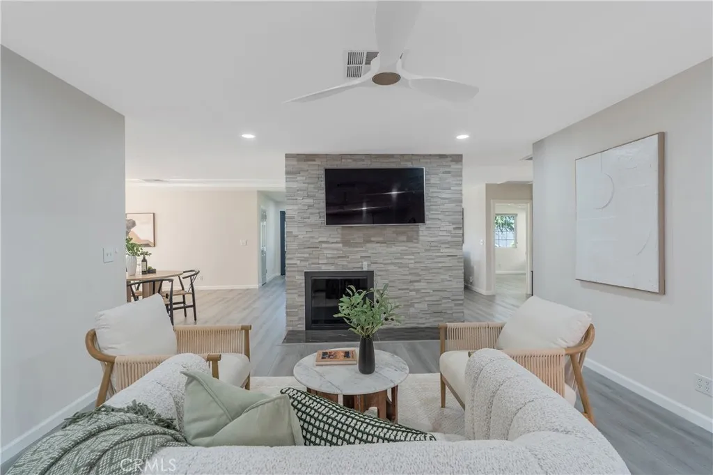2747 El Caminito, La Crescenta, California 91214 home-pic-16