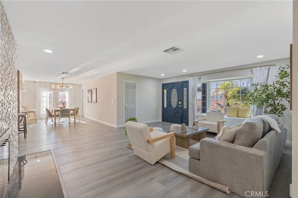 2747 El Caminito, La Crescenta, California 91214 home-pic-4