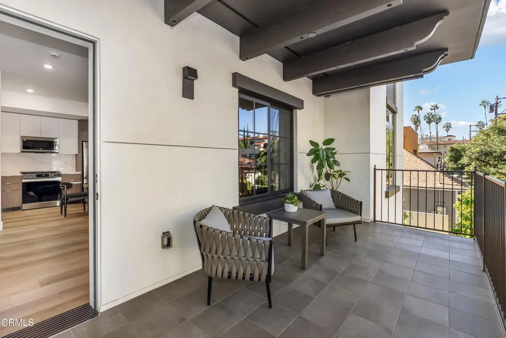 139 S Oak Knoll Avenue 202, Pasadena, California 91101 home-pic-21