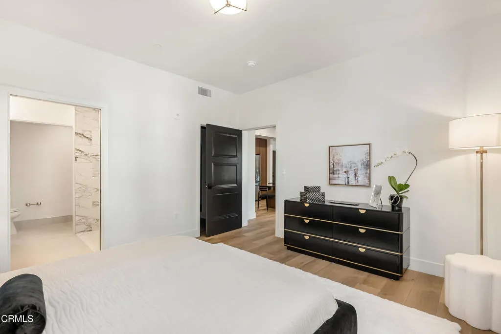139 S Oak Knoll Avenue 202, Pasadena, California 91101 home-pic-12