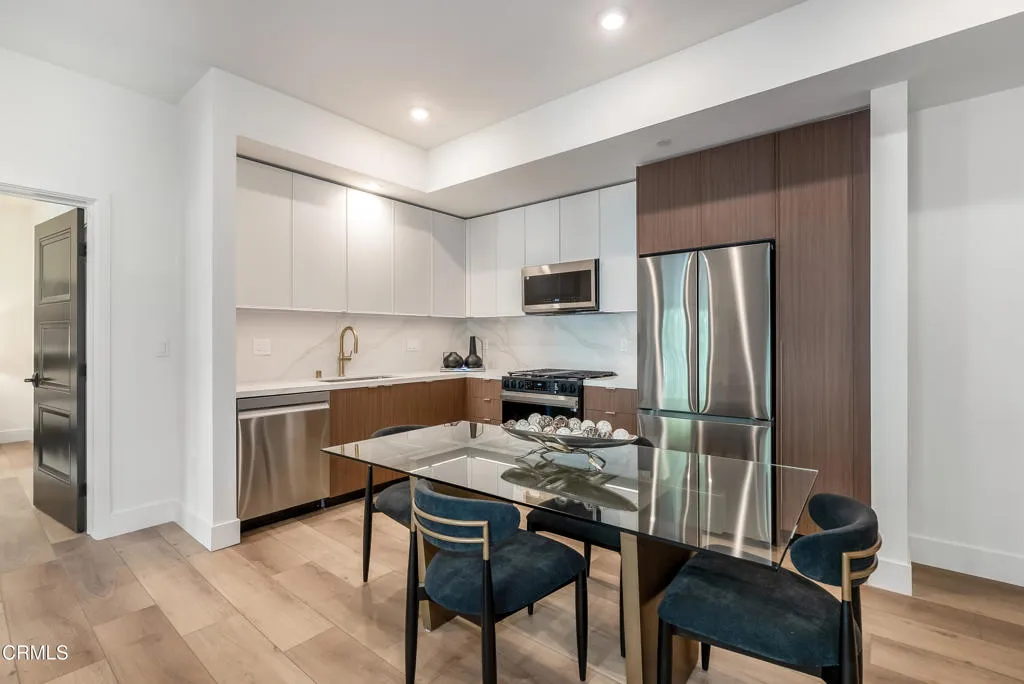 139 S Oak Knoll Avenue 202, Pasadena, California 91101 home-pic-7
