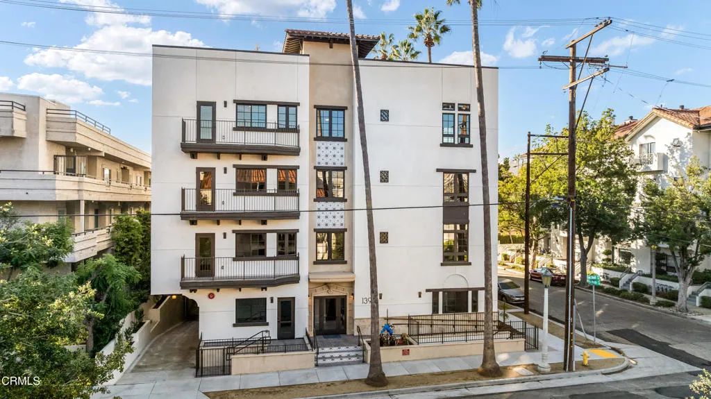 139 S Oak Knoll Avenue 202, Pasadena, California 91101 home-pic-1