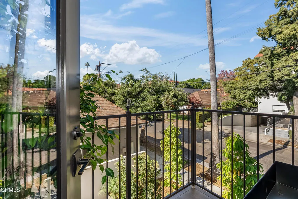 139 S Oak Knoll Avenue 202, Pasadena, California 91101 home-pic-19