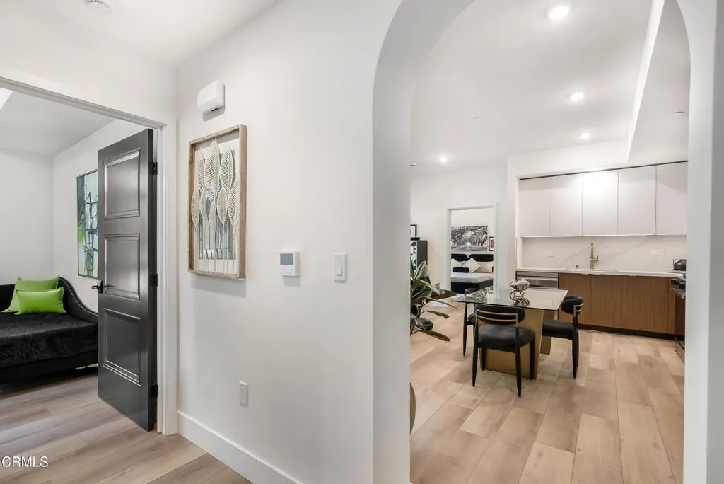 139 S Oak Knoll Avenue 202, Pasadena, California 91101 home-pic-14