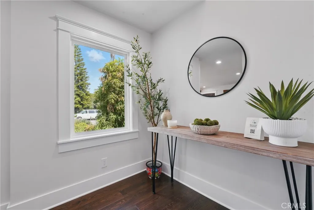 2111 S Bronson Ave, Los Angeles, California 90018 home-pic-23