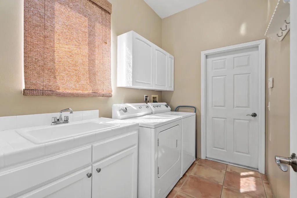 42 Marricopa Court, Palm Desert, California 92211 home-pic-33