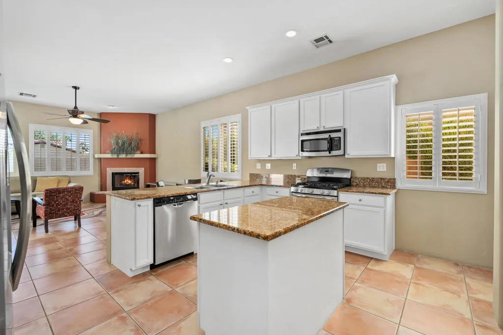 42 Marricopa Court, Palm Desert, California 92211 home-pic-15
