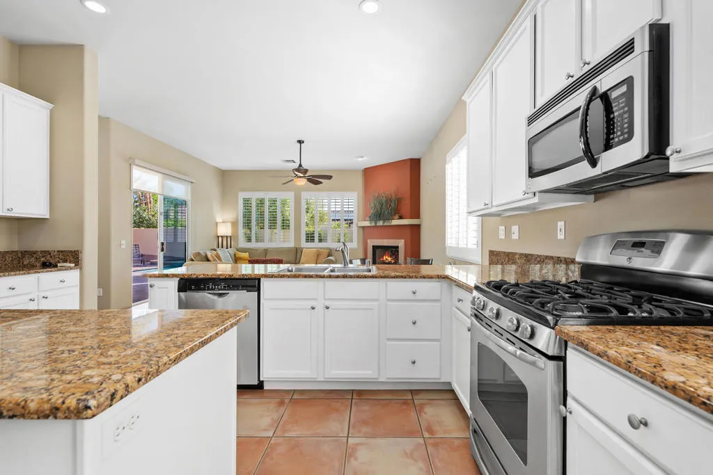 42 Marricopa Court, Palm Desert, California 92211 home-pic-16