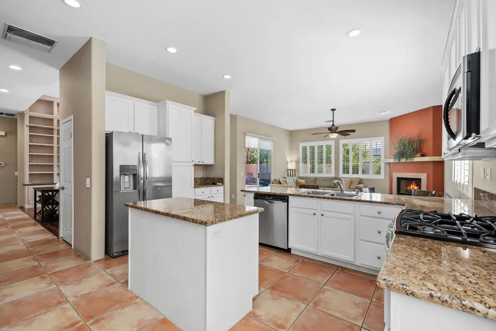 42 Marricopa Court, Palm Desert, California 92211 home-pic-3