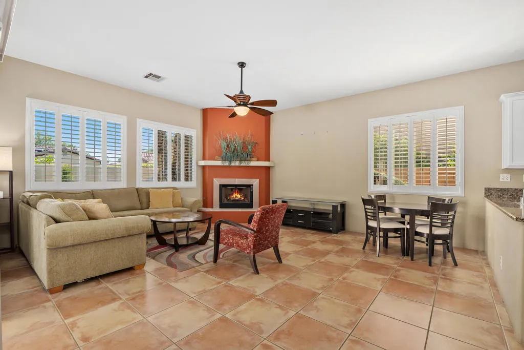 42 Marricopa Court, Palm Desert, California 92211 home-pic-2