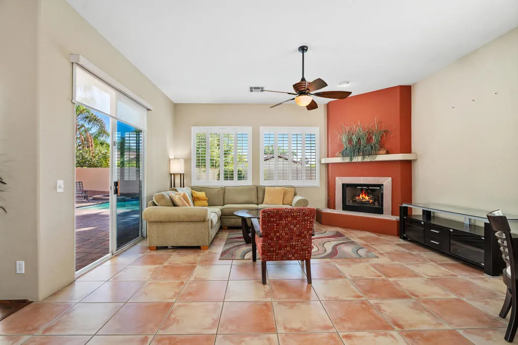 42 Marricopa Court, Palm Desert, California 92211 home-pic-12