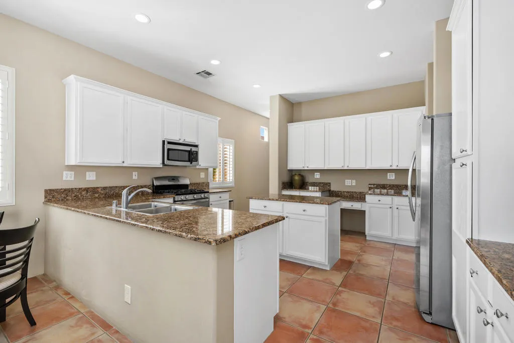 42 Marricopa Court, Palm Desert, California 92211 home-pic-14