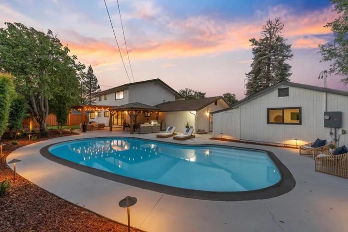 19522 Via Real Drive, Saratoga, California 95070