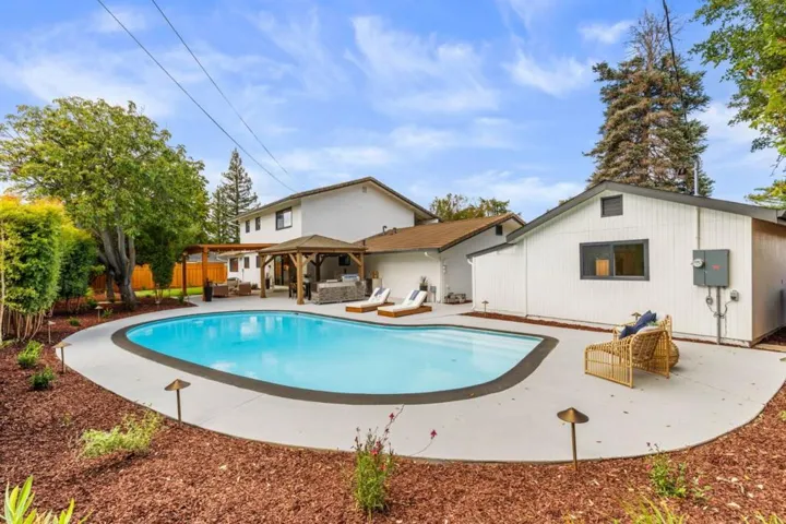 19522 Via Real Drive, Saratoga, California 95070