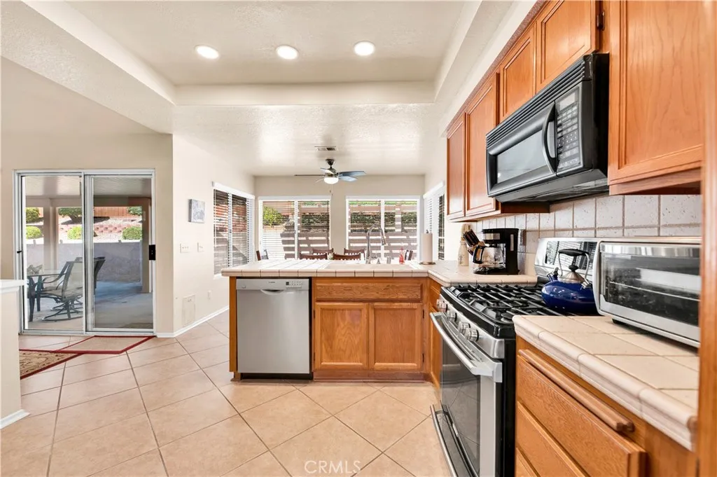 30276 Pebble Beach Drive, Menifee, California 92586 home-pic-10