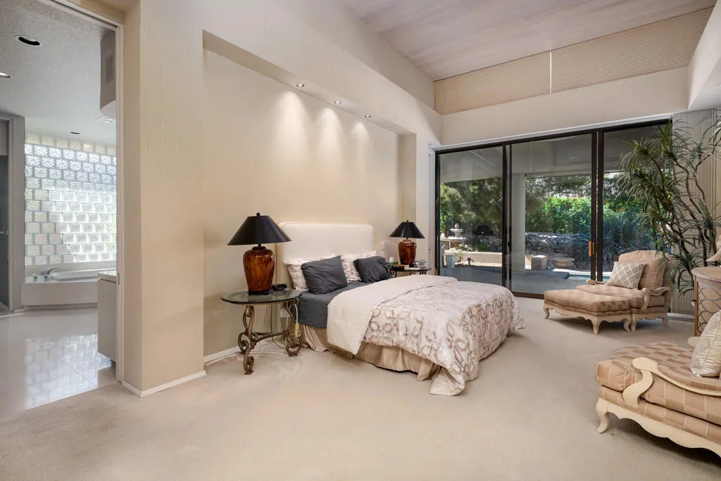 2331 S Caliente Drive, Palm Springs, California 92264 home-pic-20