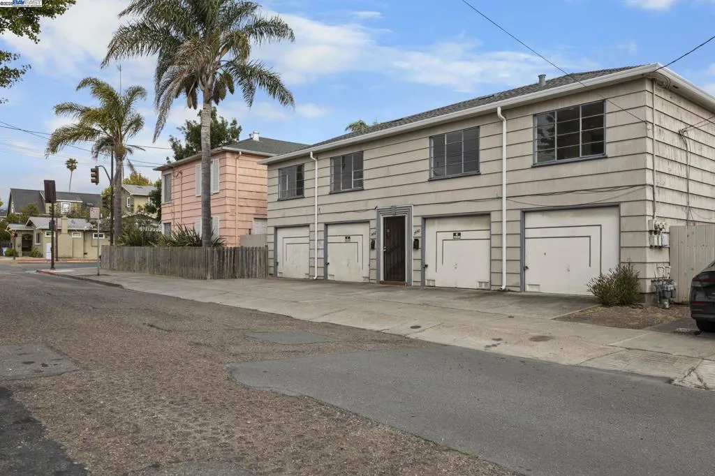 1450 Ward St, Berkeley, California 94702 home-pic-1