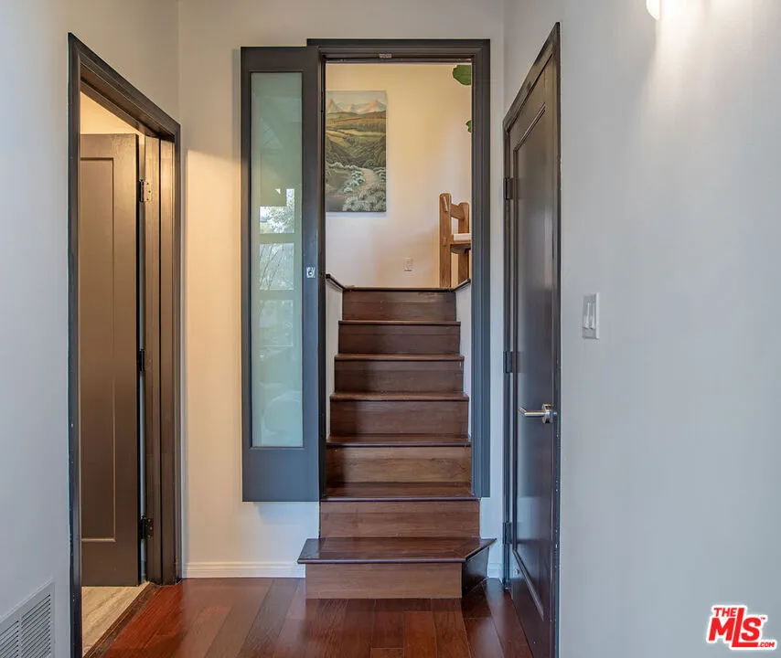 2465 N Gower Street, Los Angeles, California 90068 home-pic-10