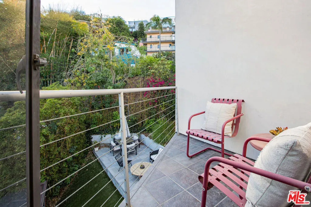 2465 N Gower Street, Los Angeles, California 90068 home-pic-17