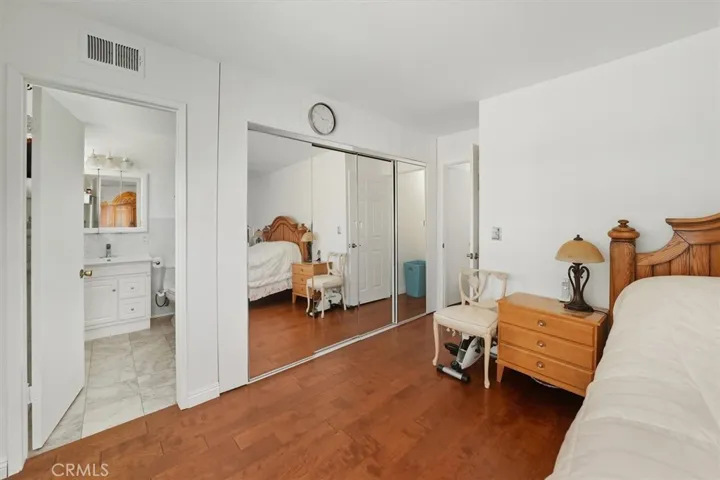 Master bedroom has en-suite bathroom and  spacious closet with mirror doors