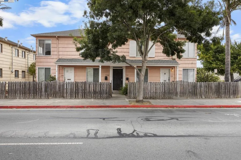 2750 Sacramento St, Berkeley, California 94702 home-pic-0
