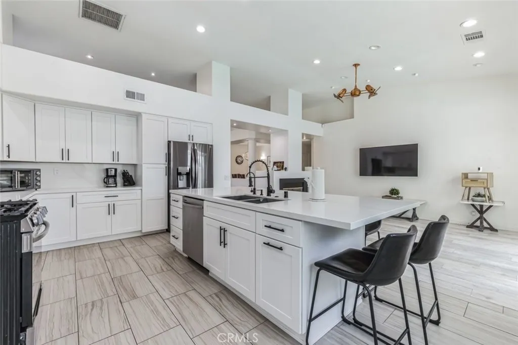 1105 E Via Via San Michael Road, Palm Springs, California 92262 home-pic-7