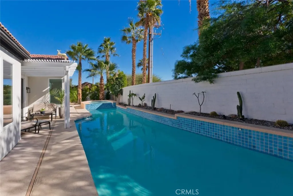 1105 E Via Via San Michael Road, Palm Springs, California 92262 home-pic-26