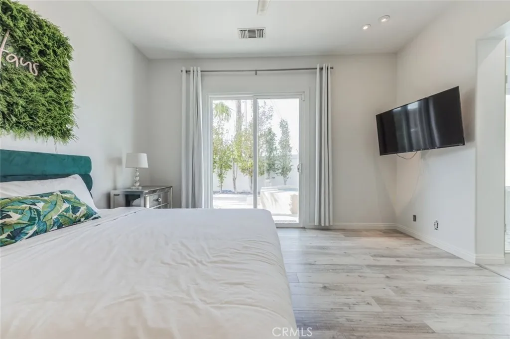 1105 E Via Via San Michael Road, Palm Springs, California 92262 home-pic-15