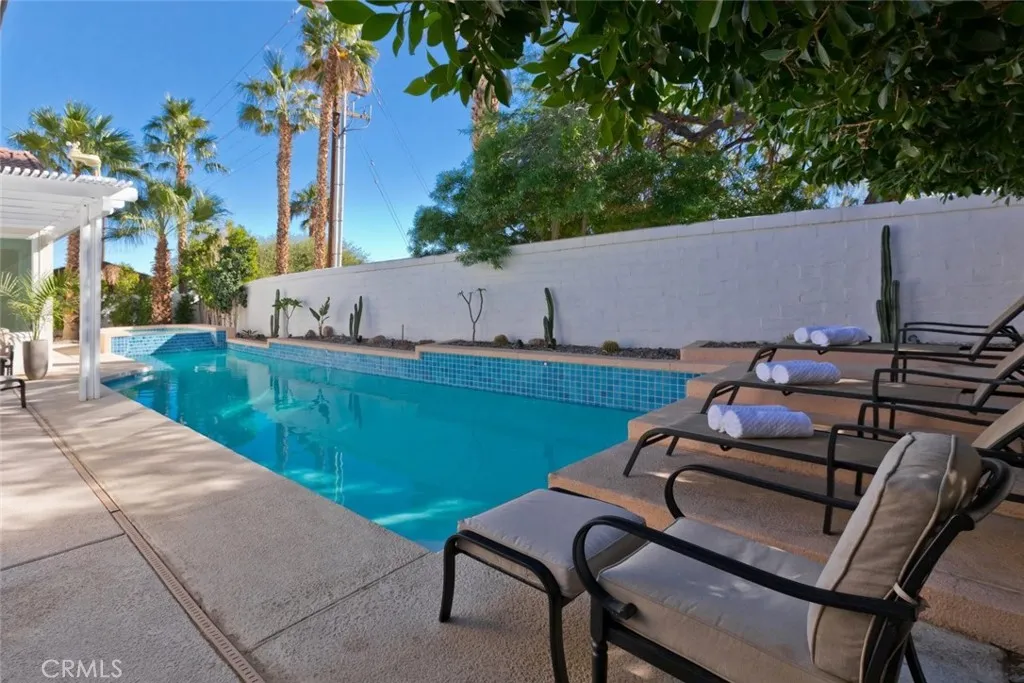 1105 E Via Via San Michael Road, Palm Springs, California 92262 home-pic-27