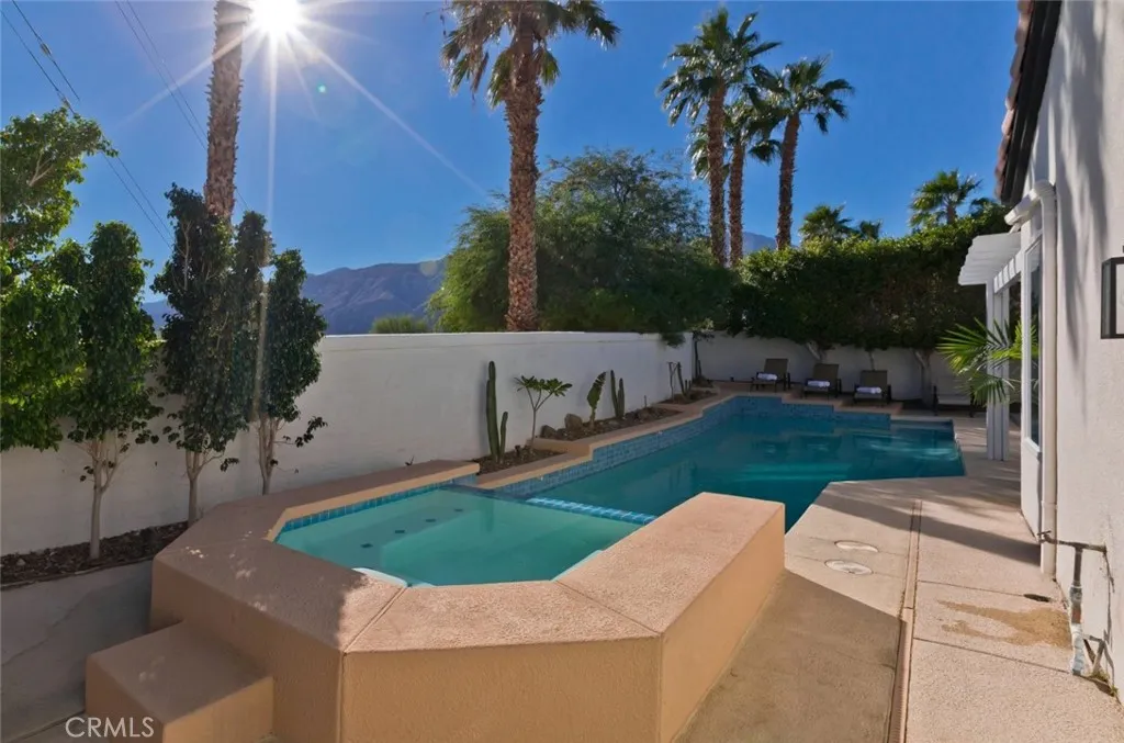 1105 E Via Via San Michael Road, Palm Springs, California 92262 home-pic-38