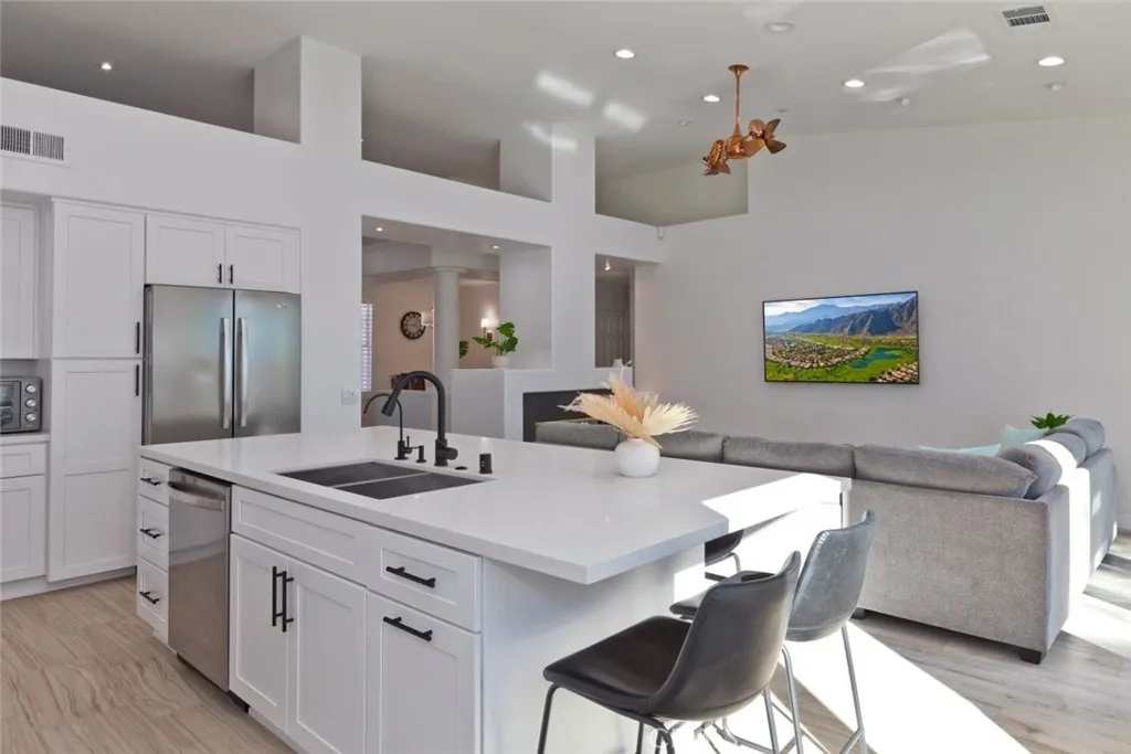1105 E Via Via San Michael Road, Palm Springs, California 92262 home-pic-6