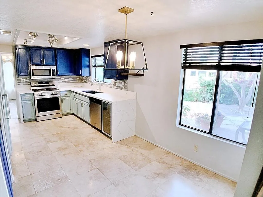 49035 Serenata Court, La Quinta, California 92253 home-pic-11