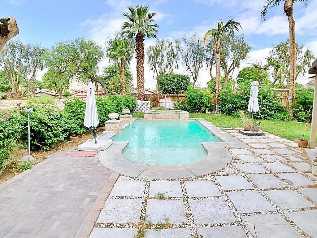 49035 Serenata Court, La Quinta, California 92253 home-pic-4