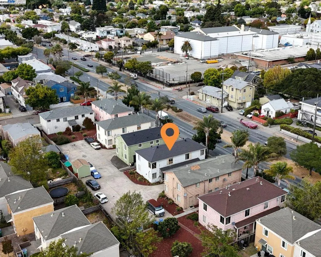 2774 Sacramento St, Berkeley, California 94702 home-pic-0